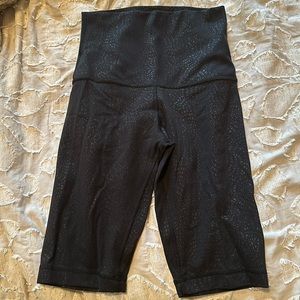 Women’s lululemon align super high rise short 10”